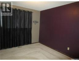 Living room - 1003 1st Street W, Assiniboia, SK S0H0B0 Photo 2