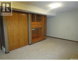 Primary Bedroom - 1003 1st Street W, Assiniboia, SK S0H0B0 Photo 5