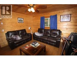 4pc Ensuite bath - 7629 Mountain Drive, Anglemont, BC V0E1M8 Photo 2