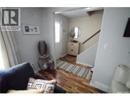 Enclosed porch - 234 Lillooet Street W, Moose Jaw, SK S6H4Z3 Photo 5