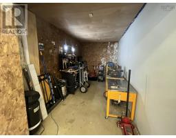 6858 Highway 105, Image 2