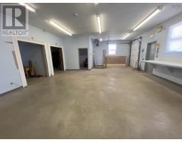 6858 Highway 105, Image 3