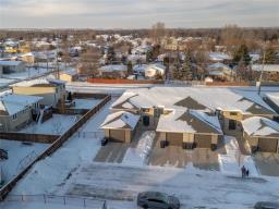 27 Boschman Bay, Brandon, MB R7B4K1 Photo 2