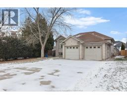 Laundry room - 151 Maidstone Avenue East, Essex, ON N8M2J7 Photo 3
