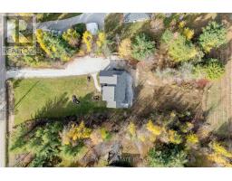 Primary Bedroom - 7589 Cronk Side Road, Severn, ON L0K2B0 Photo 4