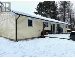 Living room - 4511 Beaver Avenue, Hanmer, ON P3P1C3 Photo 5