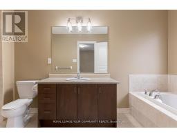 Kitchen - 5526 Meadowcrest Avenue, Mississauga, ON L5M0V1 Photo 4