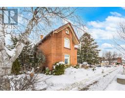 Kitchen - 28 Queen Street, Innisfil, ON L0L1L0 Photo 4