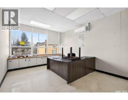 1100 Currie Crescent, Moose Jaw, SK S6H6B7 Photo 5