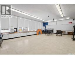 1100 Currie Crescent, Moose Jaw, SK S6H6B7 Photo 2