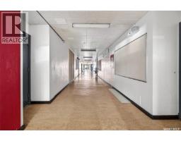 1100 Currie Crescent, Moose Jaw, SK S6H6B7 Photo 3