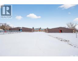 1100 Currie Crescent, Moose Jaw, SK S6H6B7 Photo 4