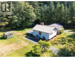 Living room - 7602 Island Hwy N, Black Creek, BC V9J1G3 Photo 2
