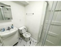 Primary Bedroom - 8507 35 Av Nw, Edmonton, AB T6K0C1 Photo 5