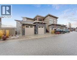 4pc Ensuite bath - 4000 Redstone Crescent Unit 220, Peachland, BC V0H1X5 Photo 3