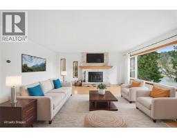 Family room - 2001 Lakeside Dr, Nanaimo, BC V9X1B5 Photo 5