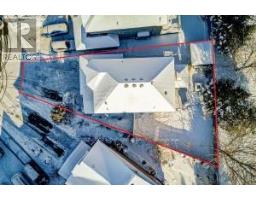 Bedroom - 821 Walsh Court, Newmarket, ON L3X2V3 Photo 5