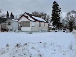 124 Frederick Street, Brandon, MB R7A5K2 Photo 2