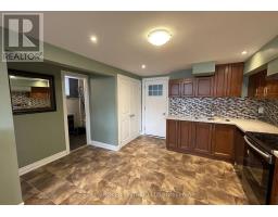 Lower 1 926 Flagship Drive, Mississauga, ON L4Y2J4 Photo 4