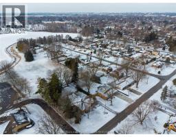 Family room/Fireplace - 15 Detroit Drive, Chatham, ON N7M2M2 Photo 4