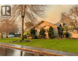 Bathroom - 1975 Highland Rd, View Royal, BC V9B6H8 Photo 2