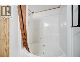 Living room - 27 Westover Crescent W, Claresholm, AB T0L0T0 Photo 5