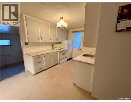 Living room - 1140 Coteau Street W, Moose Jaw, SK S6H5G6 Photo 2