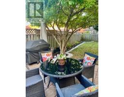 Living room - 82 Ready Court, Brampton, ON L6Y4T4 Photo 5