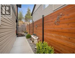 Living room - 3166 Mustang Court, Kelowna, BC V1V3A9 Photo 5