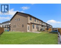 Dining room - 800 South Point Heath Sw, Airdrie, AB T4B5M7 Photo 2