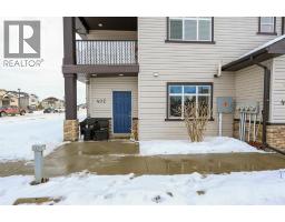 Living room - 402 639 Oak Street, Springbrook, AB T4S0E5 Photo 2