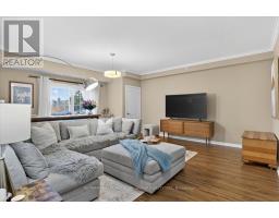 Kitchen - 211 45 Ferndale Drive S, Barrie, ON L4N5W7 Photo 3