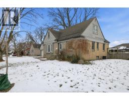 4pc Ensuite bath - 2569 Norman Road, Windsor, ON N8T1S8 Photo 4