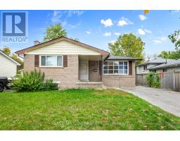 Living room - Duplex 35 Bernick Drive, Barrie, ON L4M5C1 Photo 4