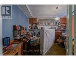 Bathroom - 17 Hawarden Avenue, Brantford, ON N3T4H2 Photo 2