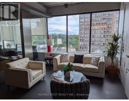 C 05 01 920 Yonge Street, Toronto, ON M4W3C7 Photo 3