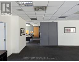 C 05 01 920 Yonge Street, Toronto, ON M4W3C7 Photo 4