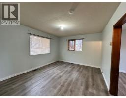 3pc Bathroom - 9514 104 Avenue, Grande Prairie, AB T8V1E3 Photo 3