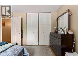 Living room - 11 23 Centennial Street, Regina, SK S4S6K7 Photo 2