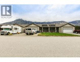 4pc Ensuite bath - 703 9th Avenue, Keremeos, BC V0X1N3 Photo 5
