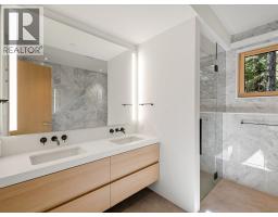 2925 Kadenwood Drive, Whistler, BC V8E0L6 Photo 3