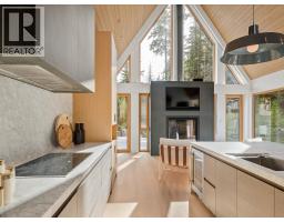 2925 Kadenwood Drive, Whistler, BC V8E0L6 Photo 2