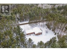 Kitchen - 1137 Locksley Road, Laurentian Valley, ON K8A6W5 Photo 4