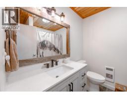 Full bathroom - 825 Ohlhausen Road, Revelstoke, BC V0E2S0 Photo 3