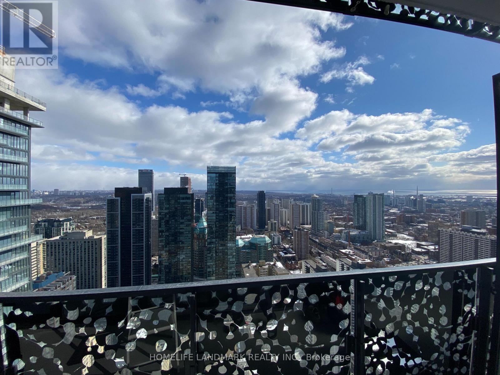 4511 55 Charles Street E