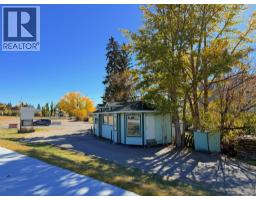 221 Second Ave West, Cochrane, AB T4C0A4 Photo 3