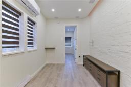 Living room - 2 722 Maryland Street, Winnipeg, MB R3E1W2 Photo 2