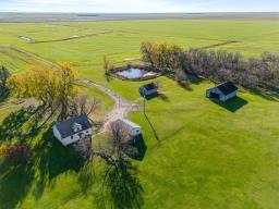 Living room - 41066 Allinson Road, Macdonald Rm, MB R0G2M0 Photo 5