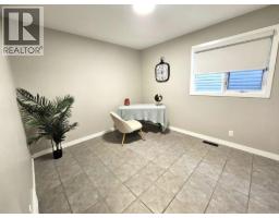 4703 44 Street, Image 2