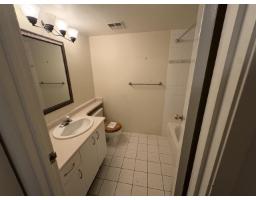 102 10533 University Drive, Surrey, BC V3T5T7 Photo 5